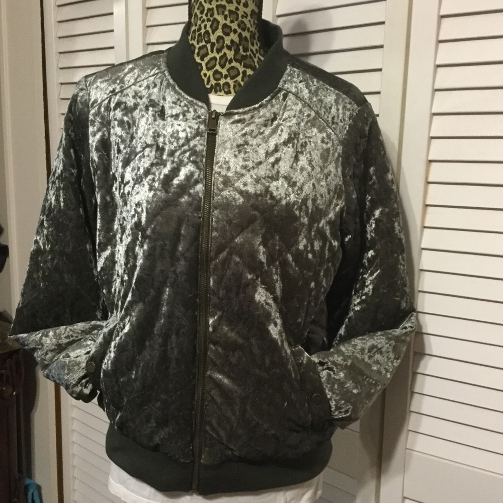 Bomber style jacket, quilted.